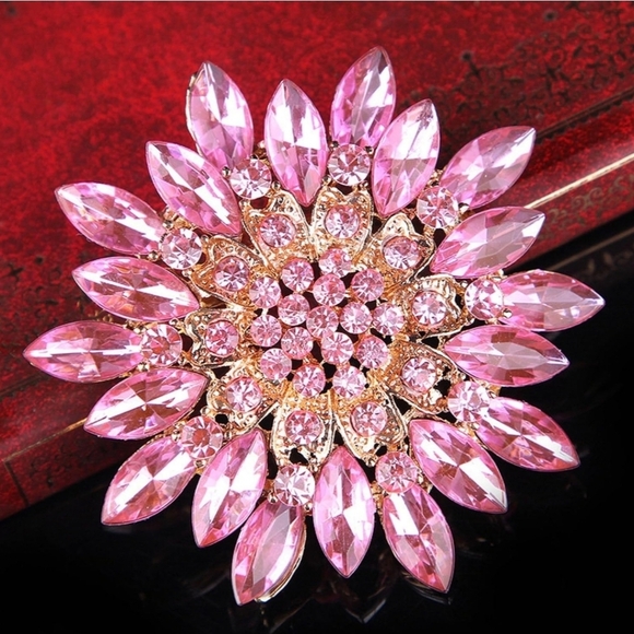 Pink Elegant Crystal Starburst Gold Tone Brooch Pin - Picture 2 of 7